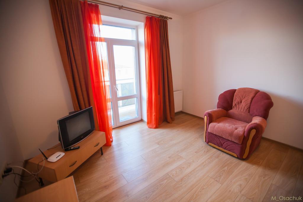 Like Home On Zaliznychna Ivano-Frankivsk Exterior foto