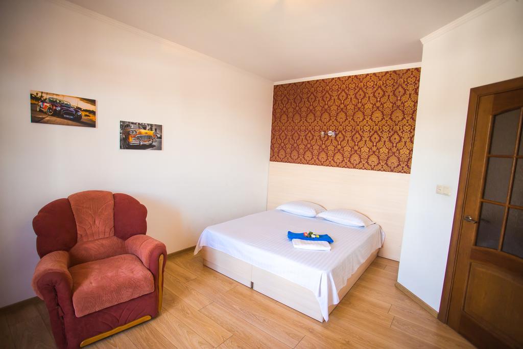 Like Home On Zaliznychna Ivano-Frankivsk Exterior foto